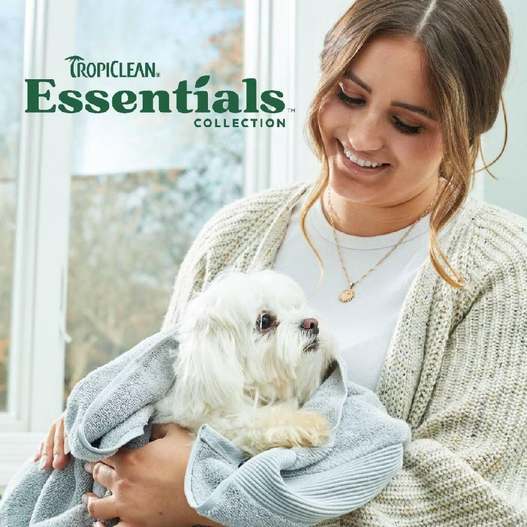 TropiClean Essentials Yuzu Fruit Deodorizing Spray For Dogs (8 oz)